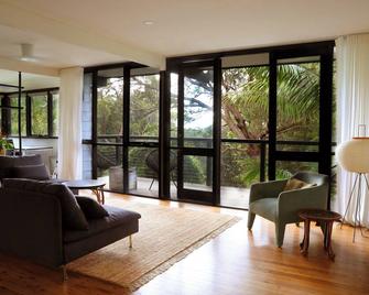 Leafy beachside retreat - Wollongong - Wohnzimmer