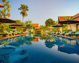 The Embassy Angkor Resort & Spa - Ciudad de Siem Riep - Piscina
