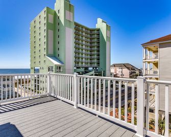 Vacation Destination Sleeps 50 Exclusive Ameneties Large Pool+spa/50 Ft to Sand - North Myrtle Beach - Balcón