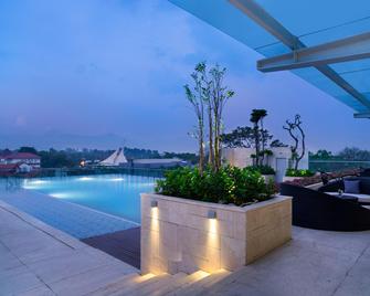 Crowne Plaza Bandung By IHG - באנדונג - בריכה