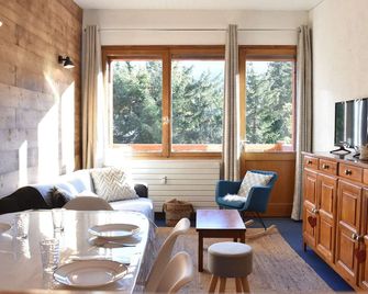 Appartement 2 Pieces, Cabine, Balcon, Pr - Les Allues - Living room