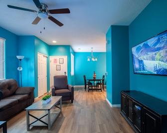 Deluxe Condo With King Size Bed - Mesquite - Living room