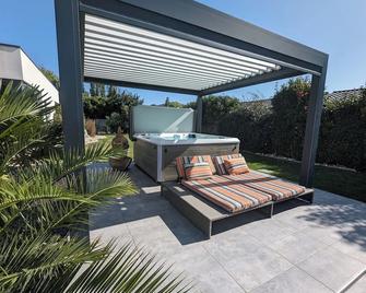 Gite Zenevasion - La Bégude-de-Mazenc - Patio