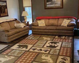 House of Blues Cabin - Curwensville - Living room