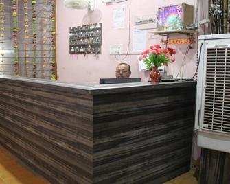 Unit 1 DELUX Beautiful and clean room for rent - Jabalpur - Front desk
