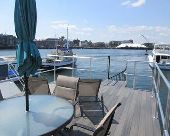 Houseboat located in the beautiful Kittery/ Portsmouth Harbor - Kittery - Balcony