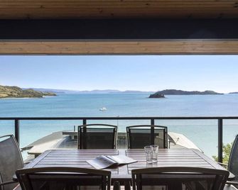 Shorelines 27 By Luxury Holidays Ocean View Buggy Transfers Bbq - Hamilton Island - Balcón