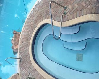 Vacation Paradise At Purple Parrot Resort Relax At The Tiki Bar New On - Perdido Key - Pool