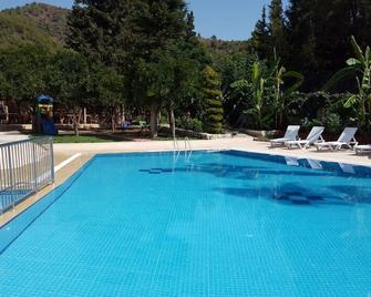 Oranj Ranch Hotel - Camyuva