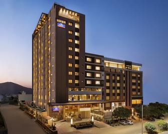 Howard Johnson by Wyndham Udaipur Roop Nagar - Udaipur - Building