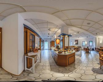Landhotel Der Distelhof mit Scheunencafé - Meiningen