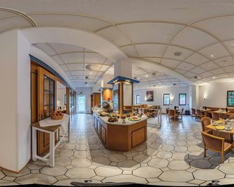 Landhotel Der Distelhof mit Scheunencafé - Meiningen - Lobby