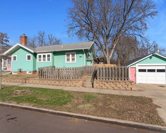 Mint House At Japanese Gardens - Sioux Falls - Building