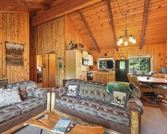 Rustic Log Cabin | Pet-Friendly, Walk to Lake, Sleeps 6 - Panguitch - Living room