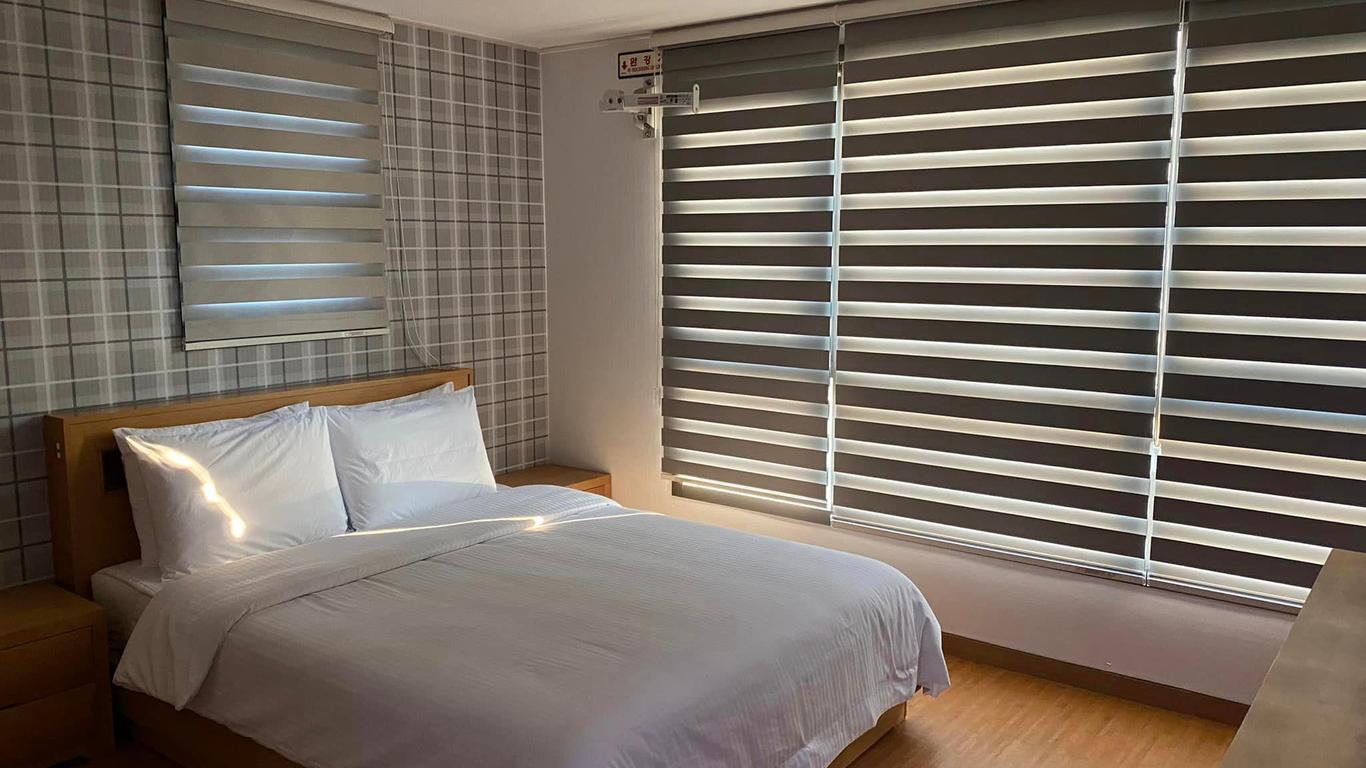 Seoul Crown 88 Guest House - Foreigners Only (Korea Quality)