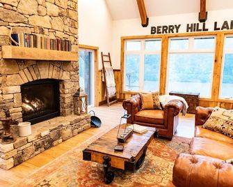 Berry Hill Lake - Private Luxury Family Resort w/ Pool & Hot Tub - Pet Friendly - Nellysford - Living room
