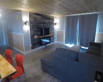 Avonlea Cottages - Cavendish - Living room