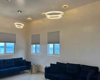 Spacious 3-bedroom apartment with WiFi, AC in tranquil Tortola - Road Town - Living room