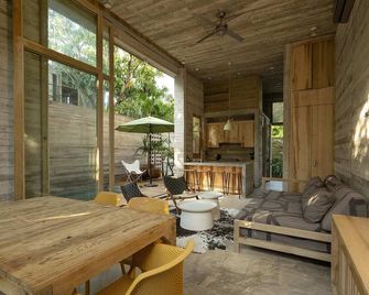 Ona - Casa Macu Saladita surf break - Lagunillas - Patio