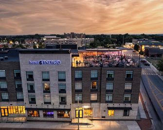 Hotel Indigo Traverse City By IHG - Traverse City - Building
