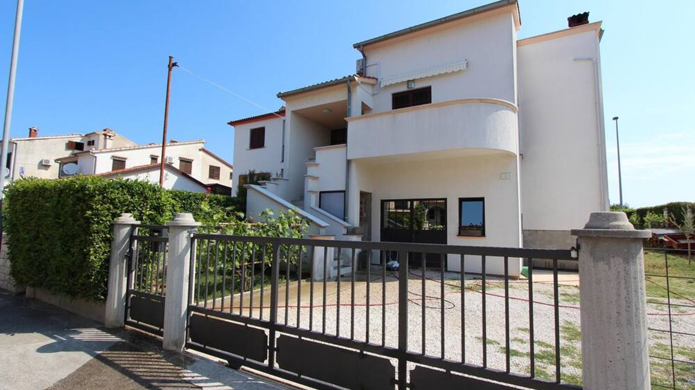 Rooms and Apartment Luana