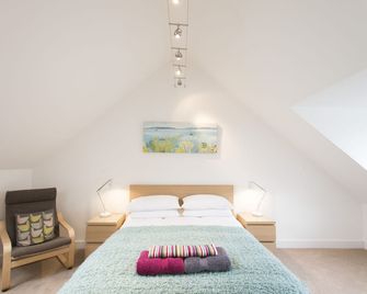 Camana - St. Ives - Bedroom