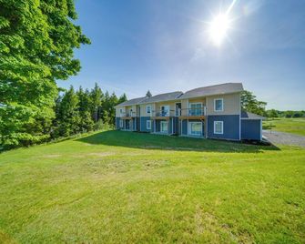 4 Mi to Lake Golf-View Erie Condo with Porch - Erie - Building