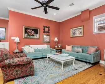 610 Franklin - 5B - 1 Bed, 1 Bath, Heart of Downtown, Washer & Dryer - Natchez - Sala de estar