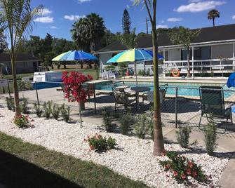 The Rivers Edge Motel - LaBelle - Zwembad