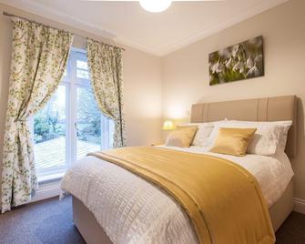 Milntown Self Catering Apartments - Ramsey - Bedroom
