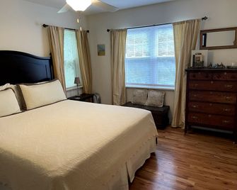 Peaceful Bed and Breakfast Accommodation for Two near Whitewater, Wisconsin - Elkhorn