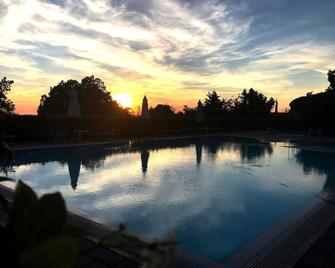 Borgo Etrusco S.p.A. - Scarlino - Piscina