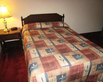The Downtowner Motor Inn - Creston - Bedroom