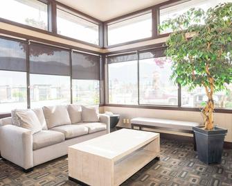 Sandman Hotel Castlegar - Castlegar - Living room