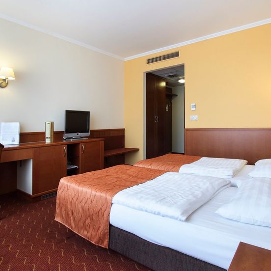 Airport Hotel Budapest image 1