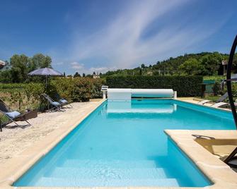 Apartment in Gargas near Route des Ocres - Gargas - Pool