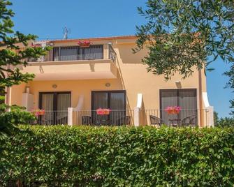 Villa Fenice Bed & Breakfast - Vieste - Building