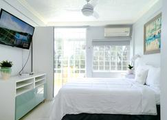 Choose To Be Happy at Seymour # 9 and #16 - Studio Apartments - Kingston - Bedroom