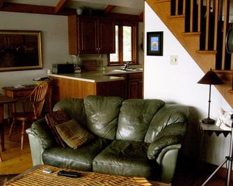 Otty Lake Retreat - near Perth, ON - Perth - Living room