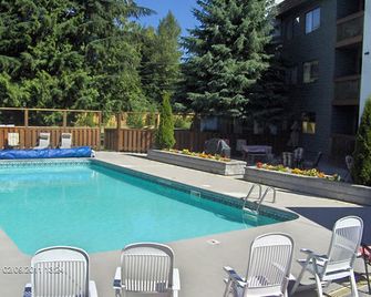 Parkside Whistler Resort & Club - وستلر - حوض السباحة