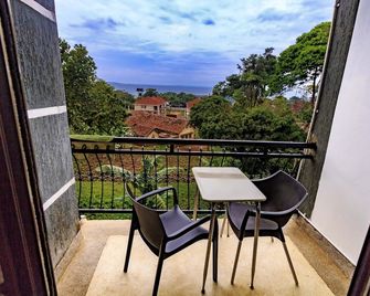Frontiers Hotel Entebbe - Entebbe - Balkon