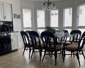 Outstanding property! Great reviews, great views easy walk to beach bay & dining - Sea Isle City - Comedor