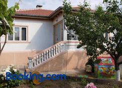 Guest House Borisov - Shabla - Building