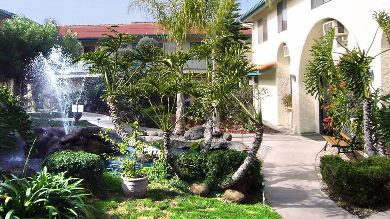 California Suites Hotel