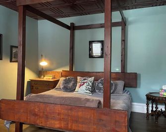 Upscale King Suite With Purple Mattress And Reserved Off-Street Parking - Jim Thorpe - Slaapkamer