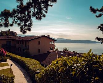 Domina Borgo degli Ulivi - Garda Lake - Gardone Riviera - Building