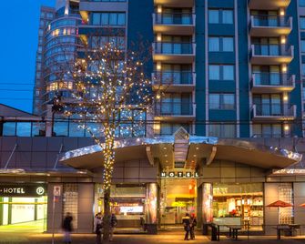 Blue Horizon Hotel - Vancouver - Gebouw