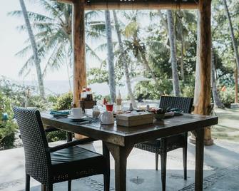 Aloka Bahari Villas - Tejakula - Patio