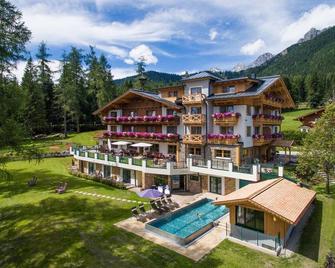 Hotel Lindenhof - Ramsau am Dachstein - Rakennus
