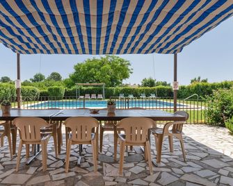 Country House 'El Olmo - Families Only' with Mountain Views, Wi-Fi and Air Conditioning - Palma del Río - Patio